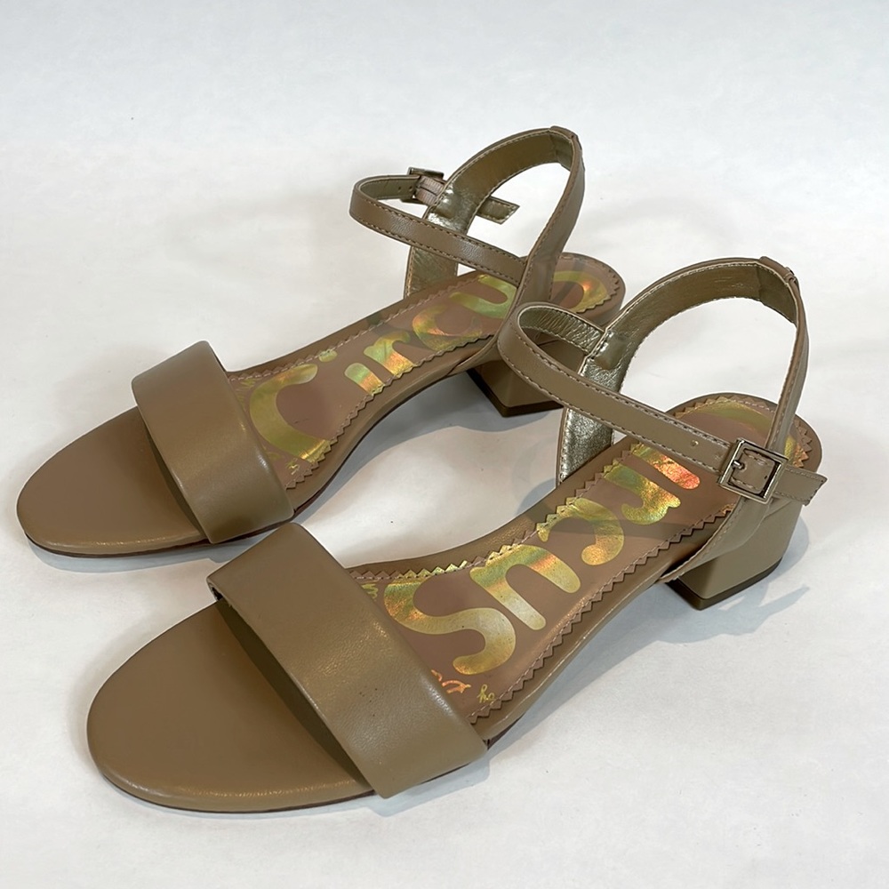 NWOT Circus NY sz 7.5, tan heeled open sandal.